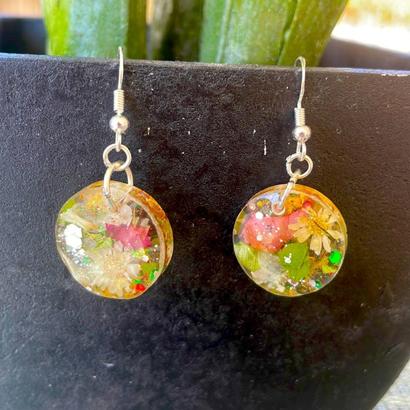 XMAS Handmade Small Pressed Flower Holiday Vibes Earrings Circle Shape - Picture 1 of 8